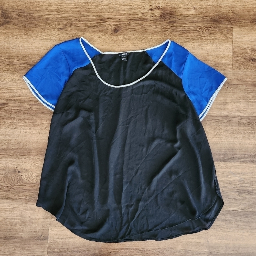 Torrid Black & Blue Short Sleeve Chiffon Blouse